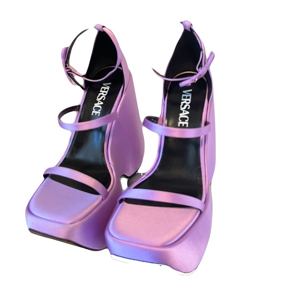 As see on Dua Lipa VERSACE WEDGE PLATFORM SANDALS - Picture 4 of 13